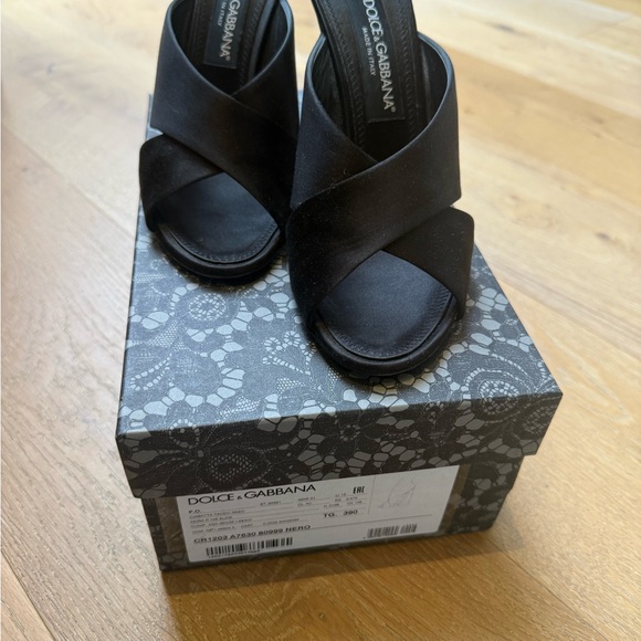 Dolce & Gabbana Kiara 105 Black Slides - Picture 5 of 15